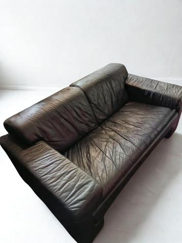 Gratis donkergrijs 2 zits leren bankje