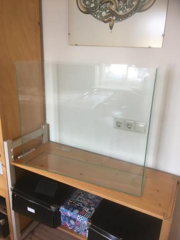 vitrine glas (licht beschadigd)