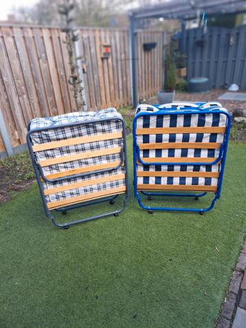 2 Opklapbarebedden  met verrijdbare wielentjes