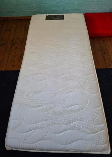 Zo goed als nieuw matras 190x90x20 cm (logeerbed)