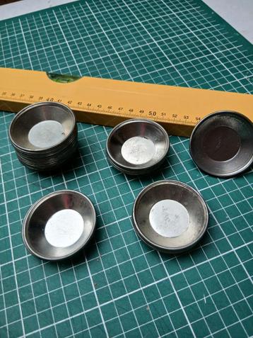 Gratis 22 kleine RVS bakjes