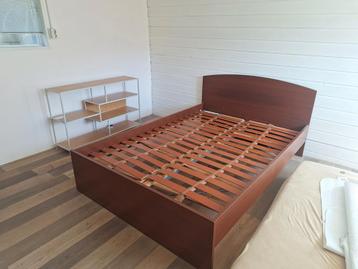 Bed 140×200 met lattenbodems