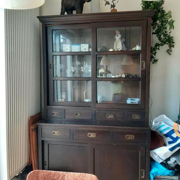 Kast met schuifdeuren en laden