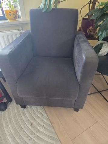 Gratis: Comfortabele donkergrijze fauteuil - 73x73x88 cm