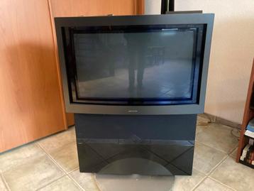 B&O Avant 28 inch met VHS speler op draaivoet