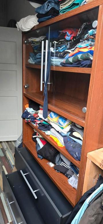 NU GRATIS OPHALEN  Kledingkast met glazen deuren en lades