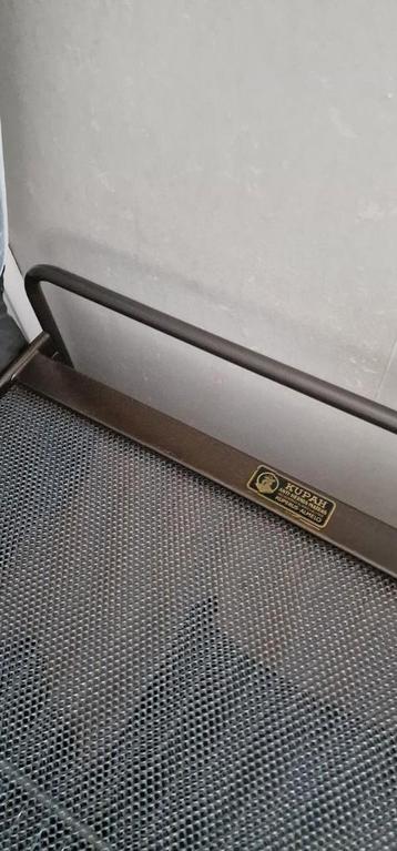 Eén persoonsbed. Spiraal met matras.