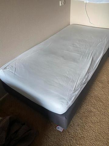 GRATIS Eenpersoons matras met lichte gebruikssporen