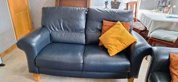 2 donkerblauwe leren banken - gratis