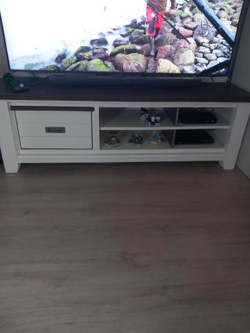 Prachtig tv meubel van Henders en Hazel