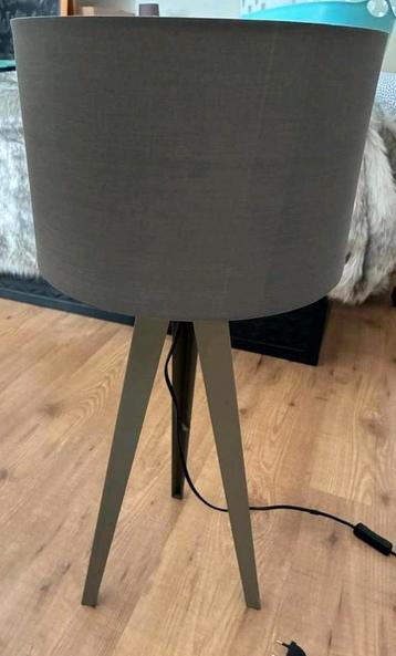 Lamp gratis af te halen (kap beschadigd)