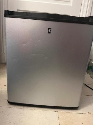 GRATIS 2 Mini koelkasten/ Mini bar / CHIQ CSD46D4D