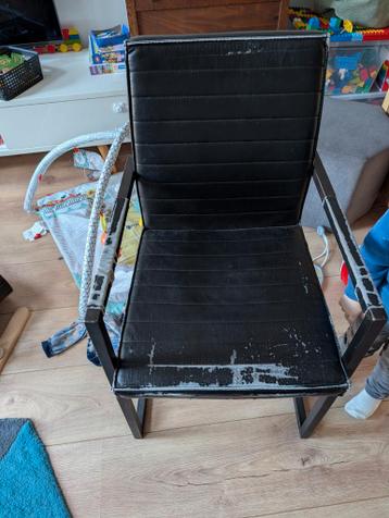 4 Zwarte stoel om op te knappen