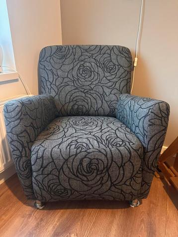 GRATIS! Fauteuil grijs met zwarte bloemen