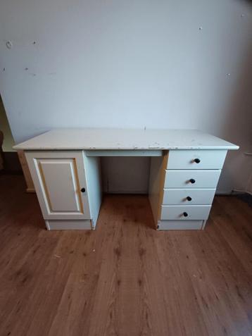 Gratis houten bureau - opknapper (146x60x75 cm)