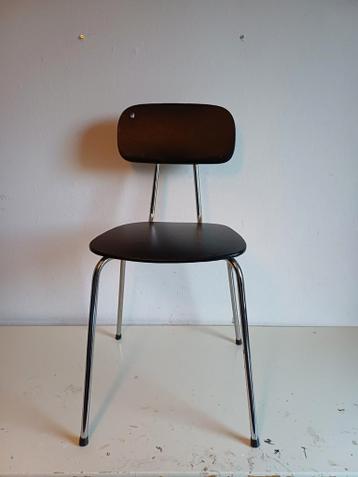 Stevig stoeltje - opknapper - zithoogte 45 cm