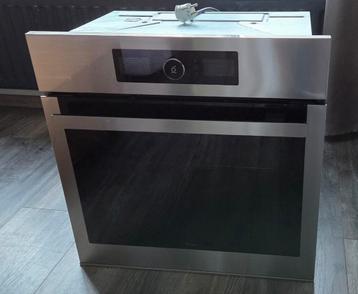 Inbouw Oven en een vrijstaande magnetron.