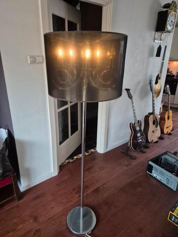 Gratis af te halen: Staande lamp met 5 LED-lampen