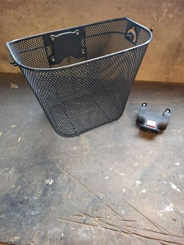 Nieuwe zwarte fietsmand met stuurbevestiging