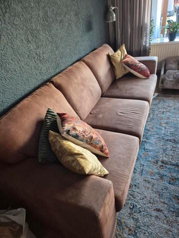 Ruime 3 zits bank bruin suède look.