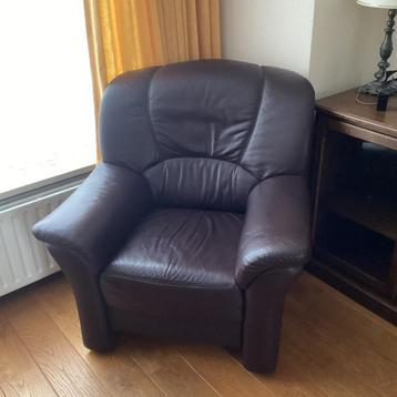 Gratis af te halen: 2 leren fauteuils (ook per stuk)