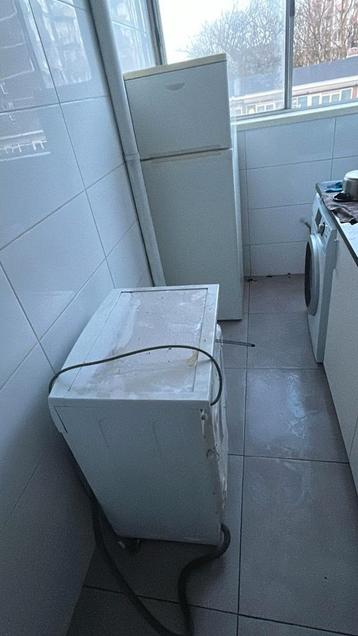 Gratis: defecte wasmachine en koelkast