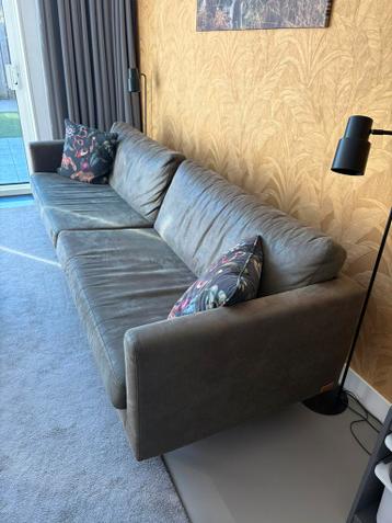 Bank sissy boy 4 zits