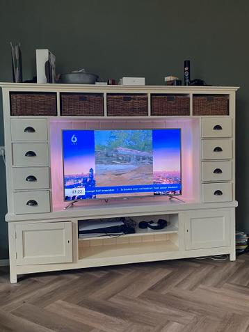 Mooie witte TV kast met opbergruimte GRATIS!!!!!