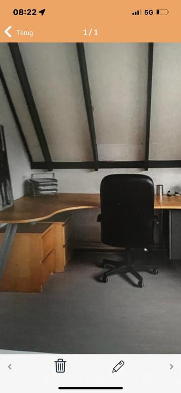 Bureau met bureaustoel en 3 onderkastjes