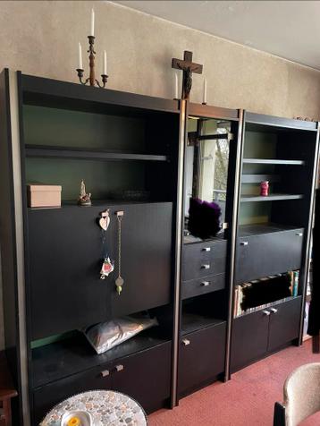 Gratis grote zwarte kast / wandmeubel