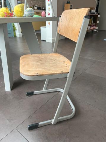 Gratis toffe schoolstoel / eetkamerstoel - Culemborg