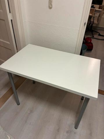 Bureau met verstelbare poten, 100x60 cm, gratis af te halen!