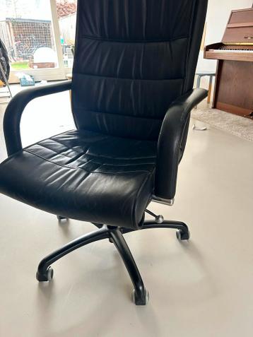 Degelijke Leren Bureaustoel - Goede Staat