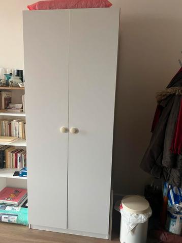 Gratis afhalen: witte kledingkast met hangruimte en planken