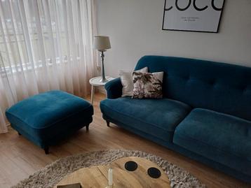 Royale bank met grote poef