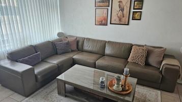 GRATIS.  Comfortabele leren hoekbank