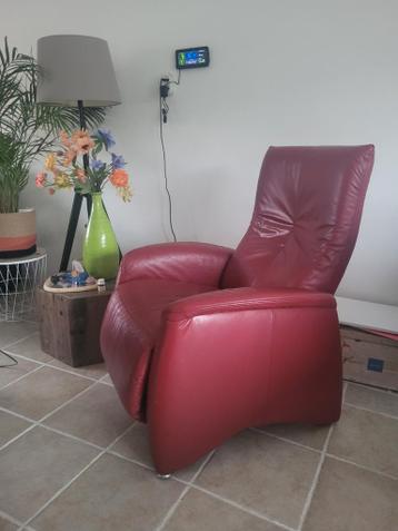 Rode leren verstelbare fauteuil - uitschuifbaar