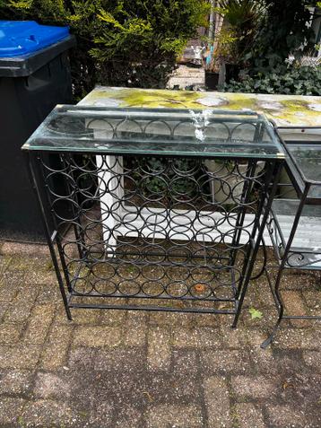 Gratis op te halen: Wijnrek, schilderij en secretaire