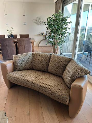 Leolux Bank Leer met Stoffen Kussens - Compact Design