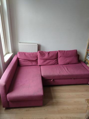 Roze hoekbank met slaapfunctie en opbergruimte