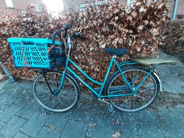 Twee fietsen: Altec (nieuw banden) en Gazelle