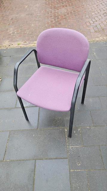 Gratis - 4 stoelen stapelbaar