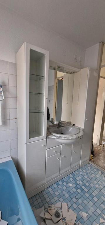 GRATIS - Wasmeubel incl wasbak, verlichting, stopcontact