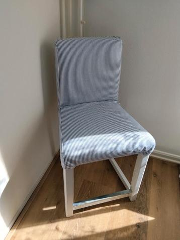 GRATIS 2 eettafel stoelen