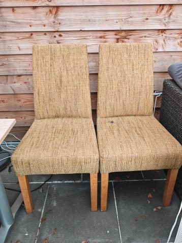 Twee gele gestoffeerde eettafel stoelen (gratis)