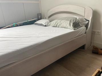 Gratis bed (bedframe en lattenbodem)
