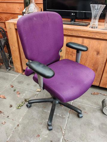 Gratis af te halen: Ergonomische bureaustoel (paars)