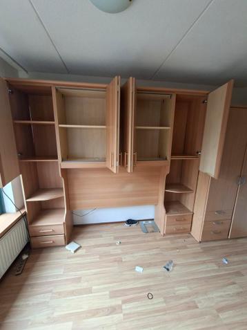 Bedombouw met opbergruimte en nachtkastjes