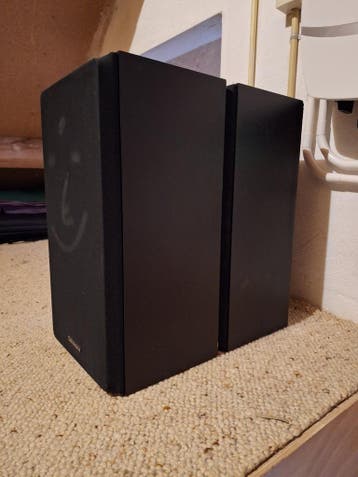 Muziek (luidspreker) boxen. Zie foto's