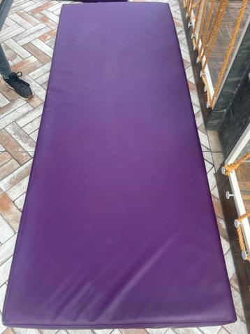 Paarse matten/kussens gratis